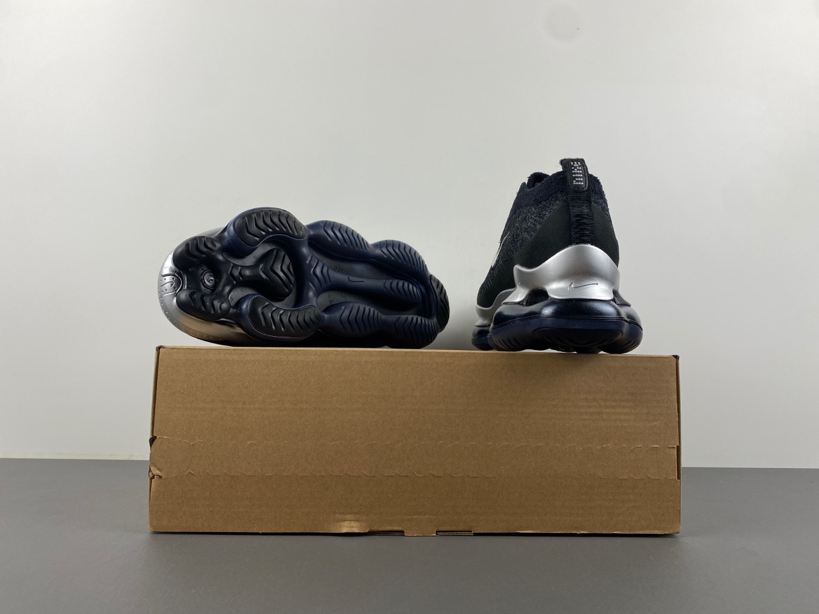 Nike AIR MAX Low-Top Sneakers HJ3487-001