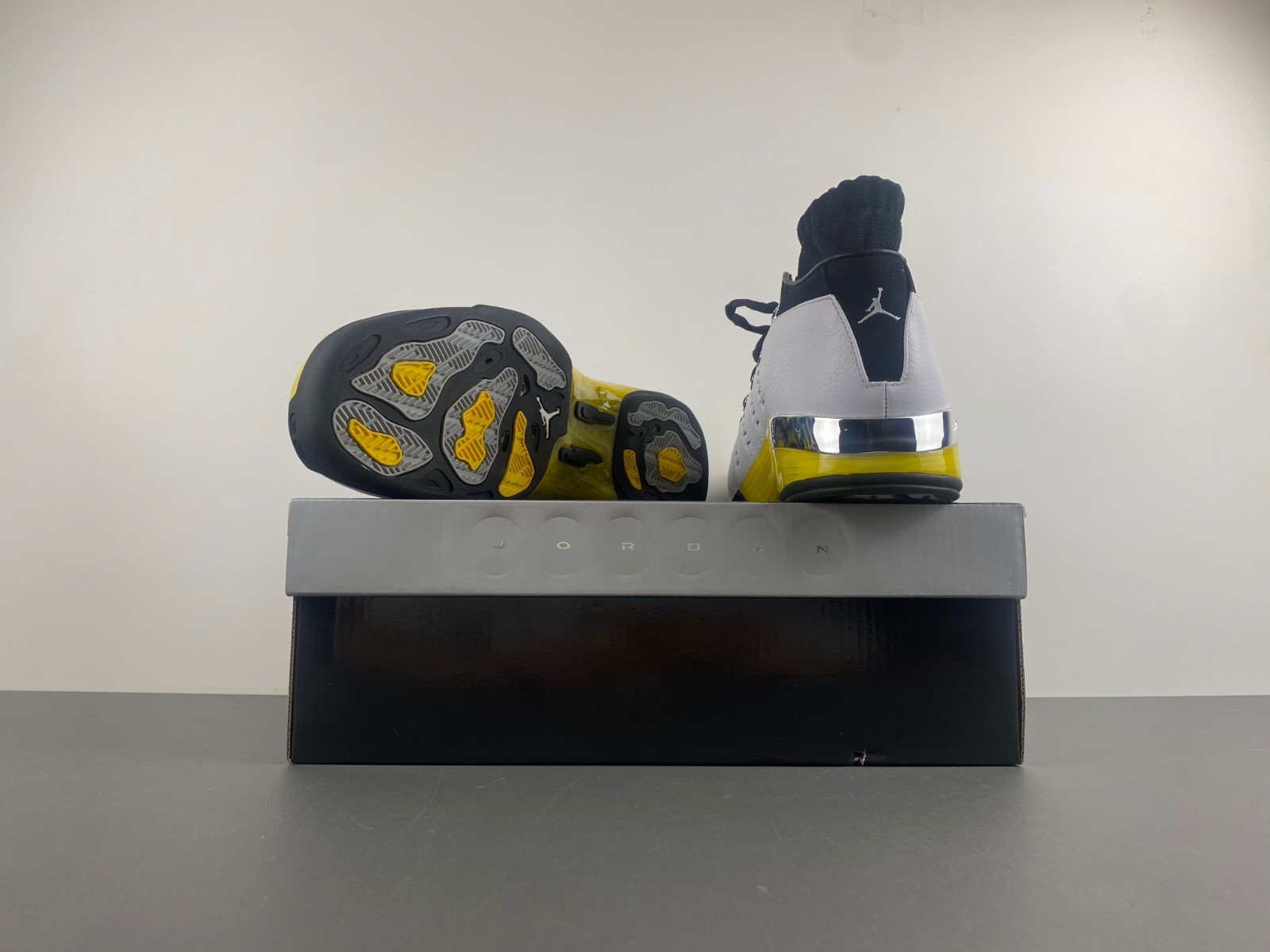 Air Jordan 17 Retro Low SP "Lightning" - FJ0395-100