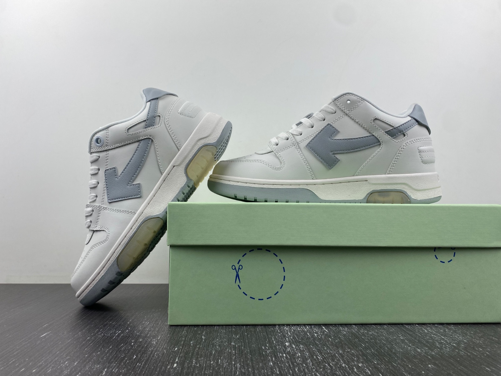 Off-White c/o Virgil Abloh