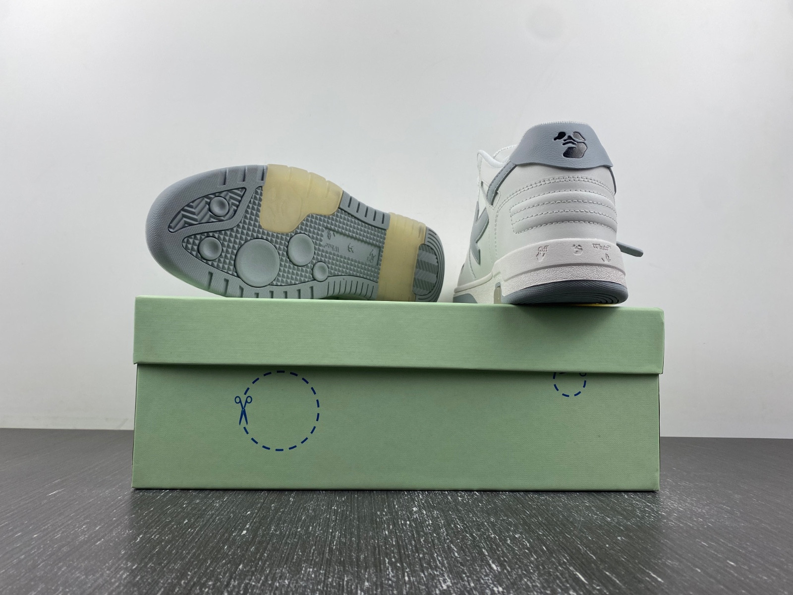 Off-White c/o Virgil Abloh