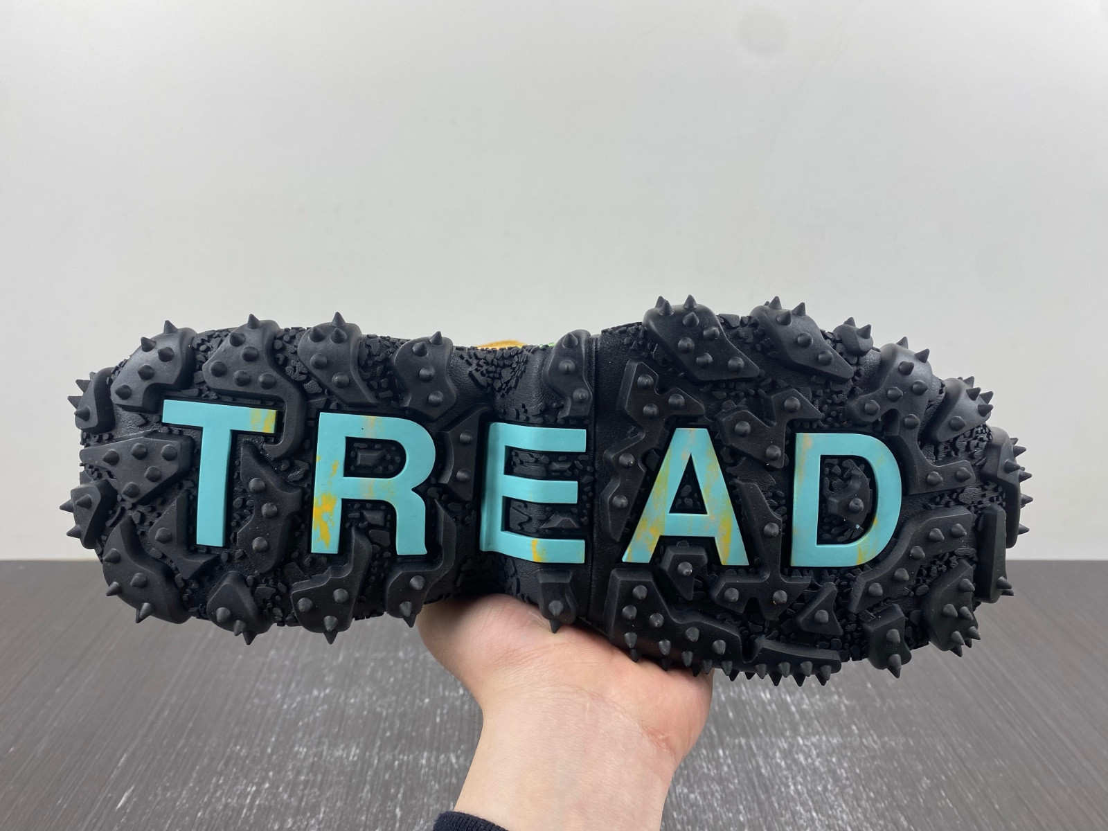 Off-White c/o Virgil Abloh