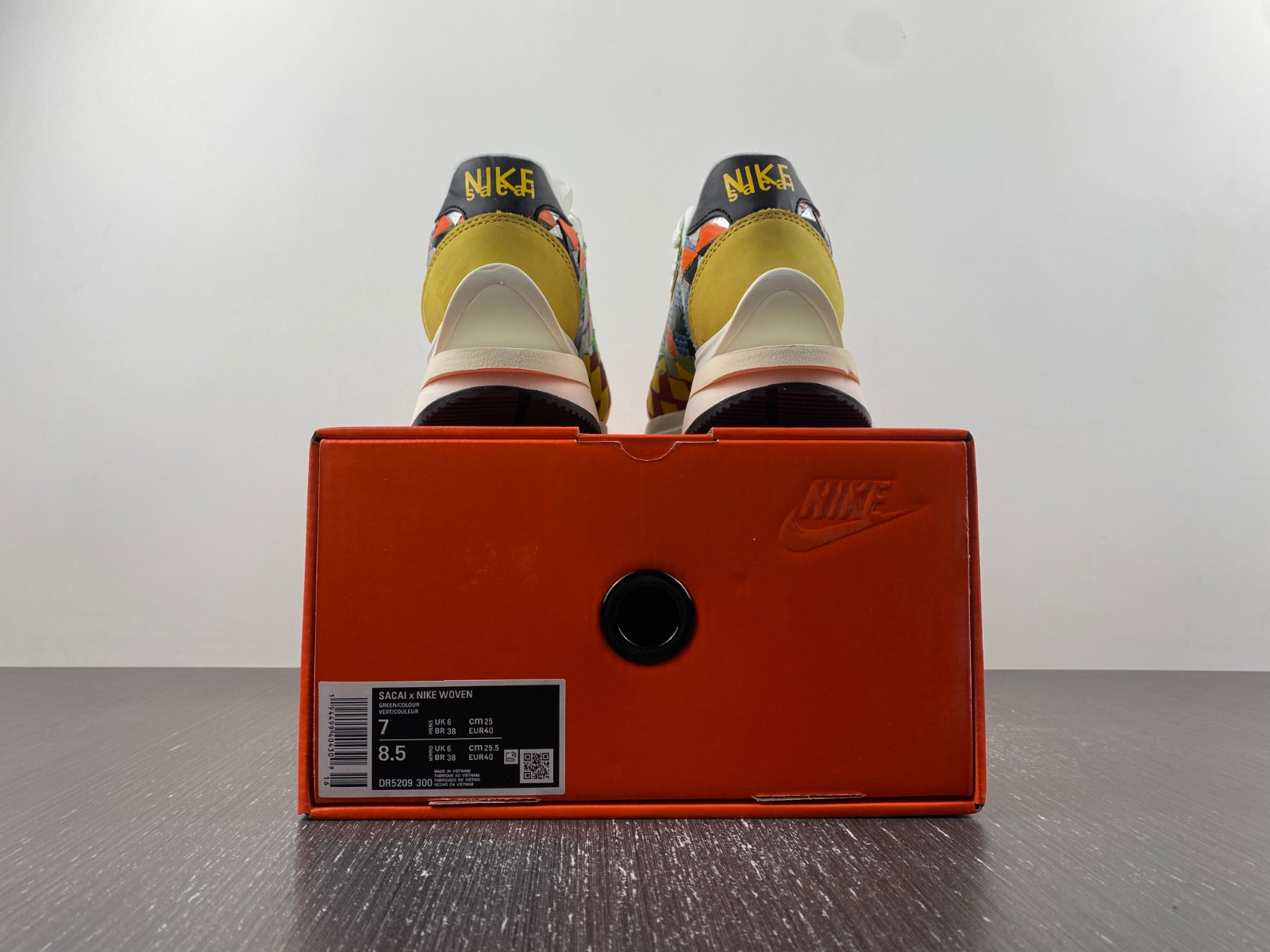 Nike LDVaporwaffle Mix / sacai Low “Green Gusto” DR5209-300