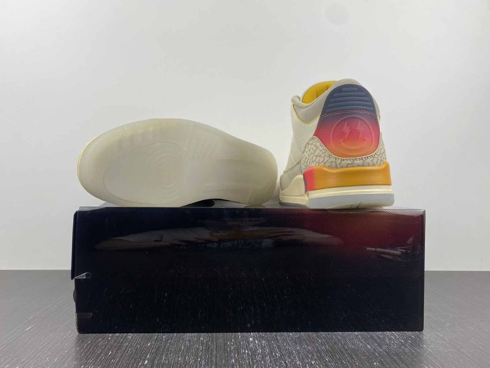 J Balvin x Air Jordan 3 "Medellín Sunset" FN0344-901