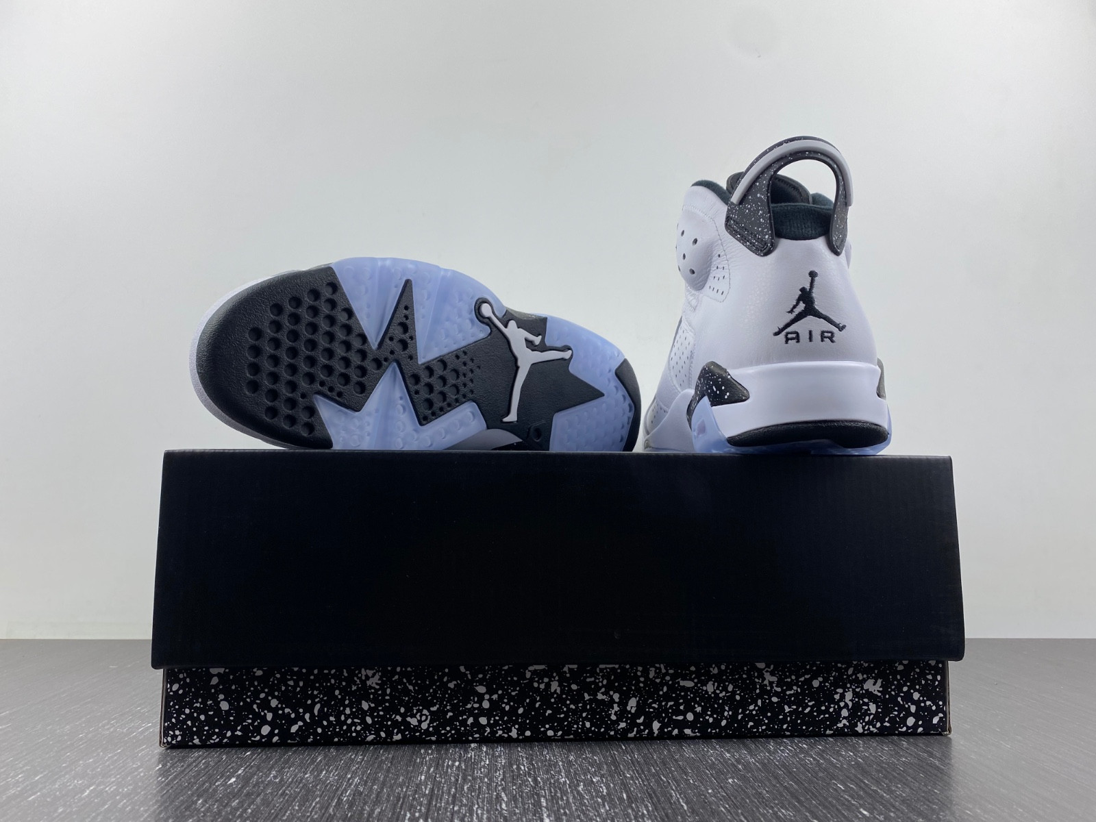 Air Jordan 6 "Reverse Oreo" CT8529-112