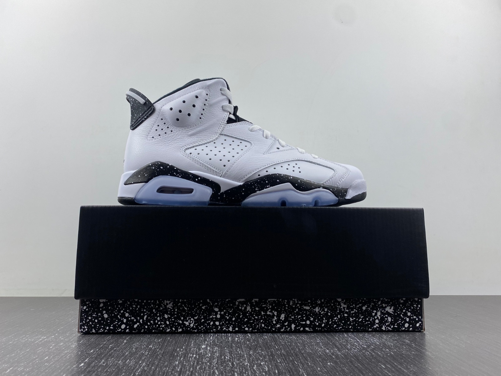 Air Jordan 6 "Reverse Oreo" CT8529-112