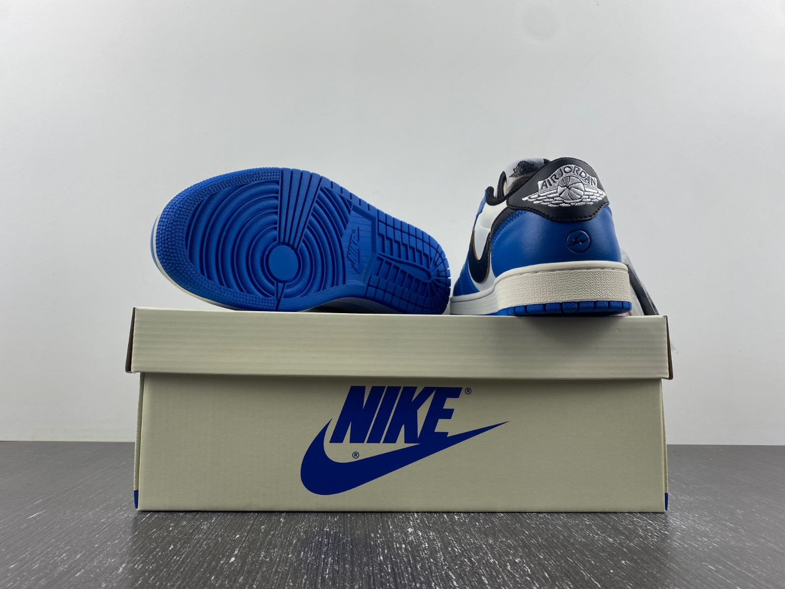 Travis Scott x Air Jordan 1 Low x Fragment DM7866-888