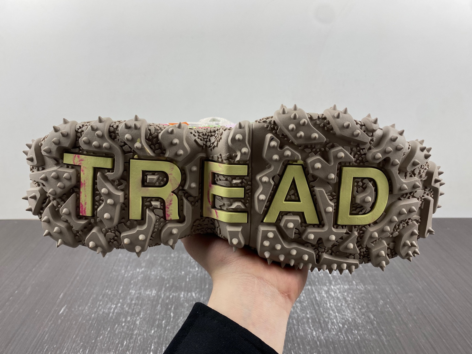 Off-White c/o Virgil Abloh