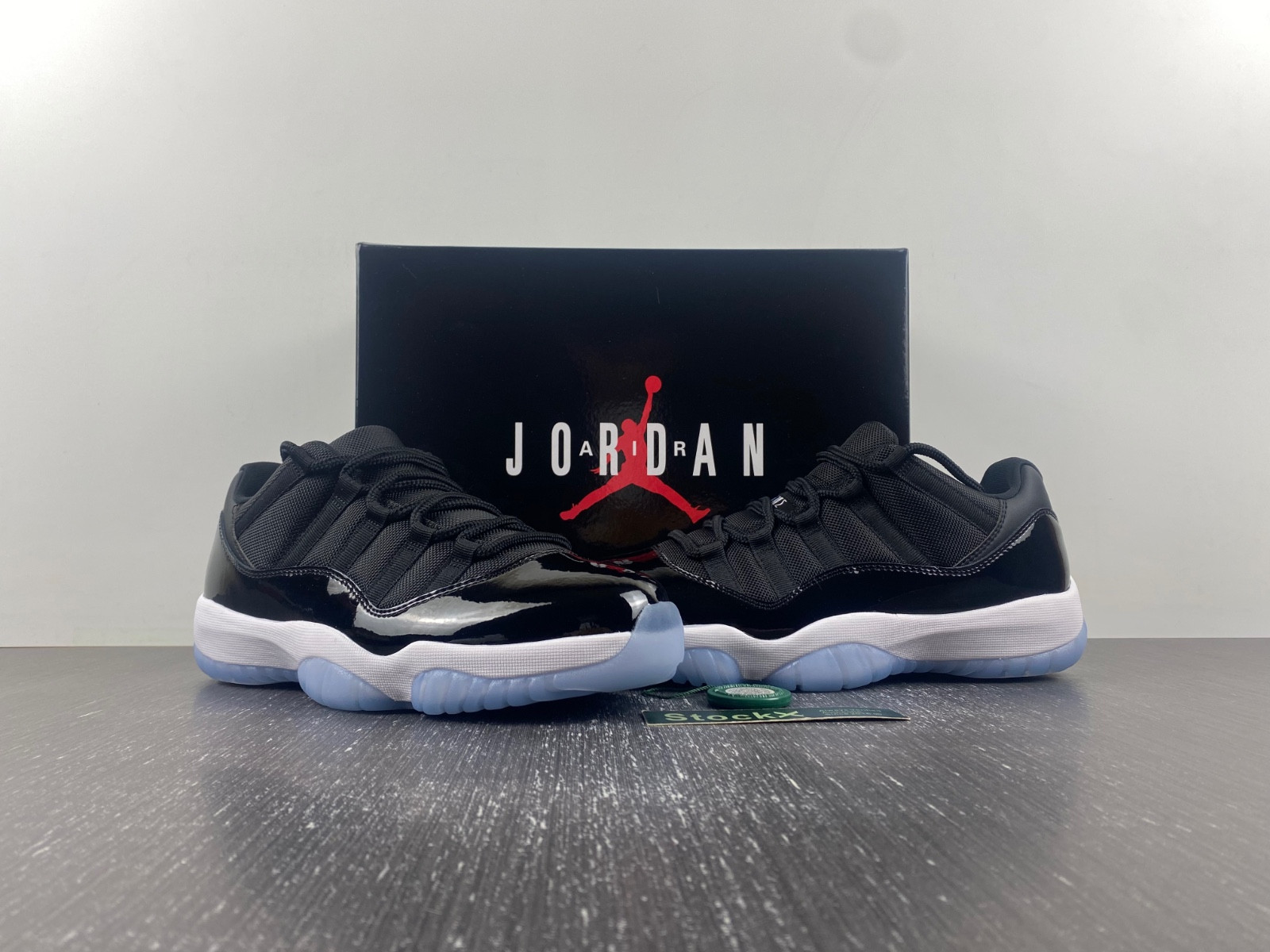 Air Jordan 11 Low 