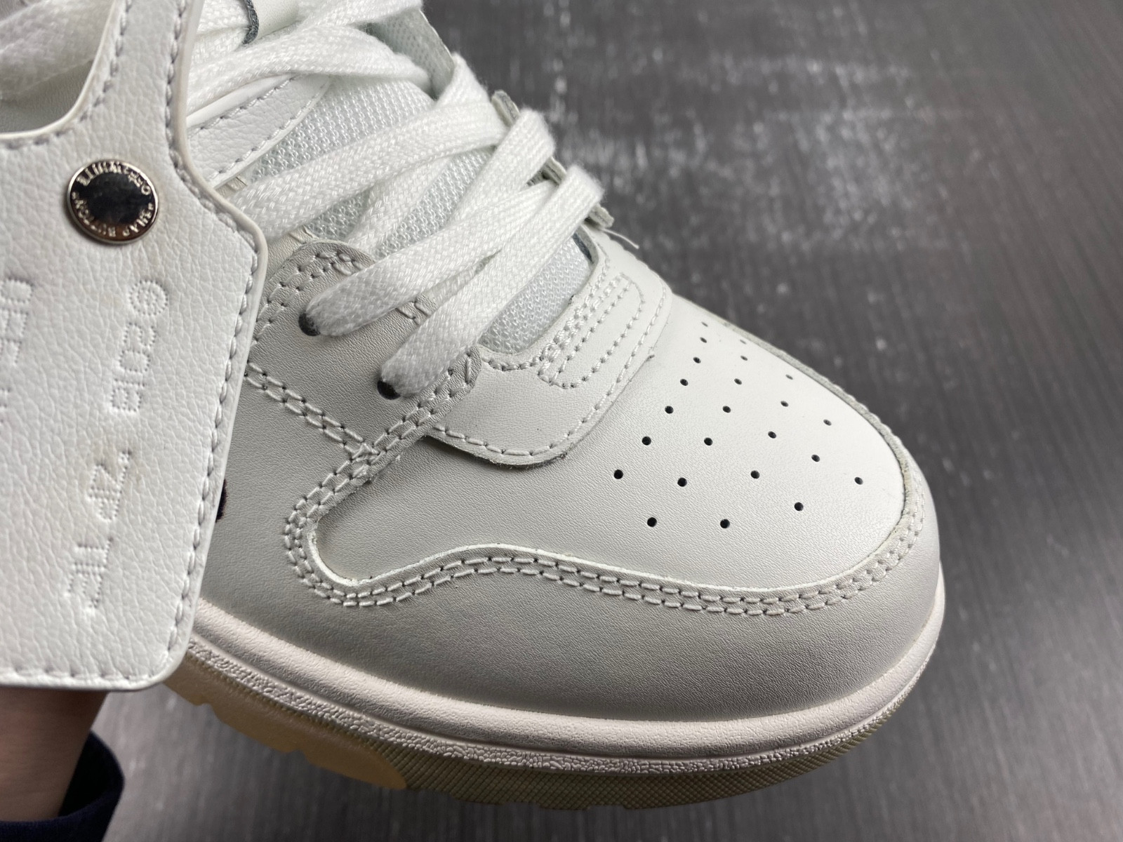 Off-White c/o Virgil Abloh