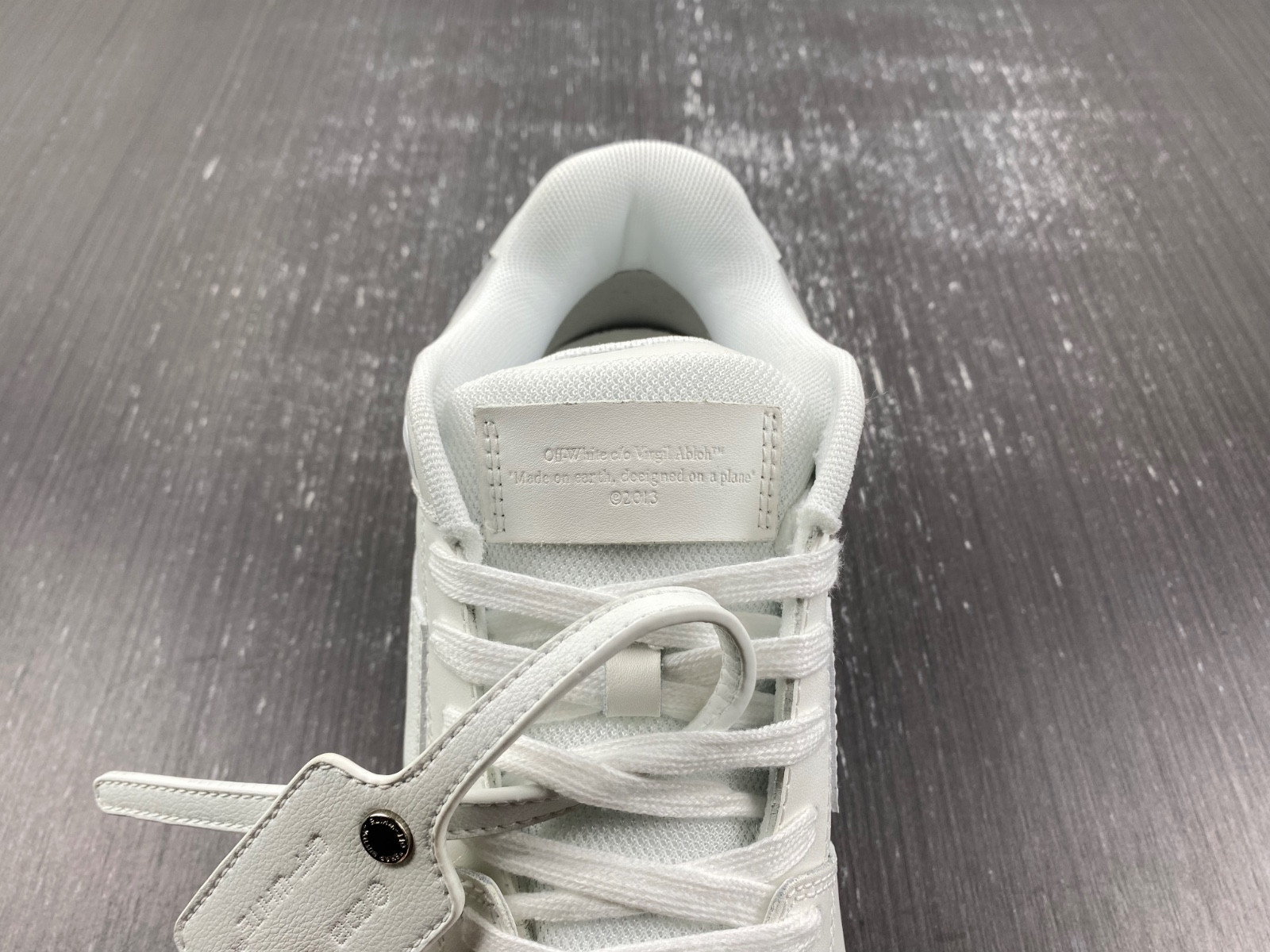 Off-White c/o Virgil Abloh