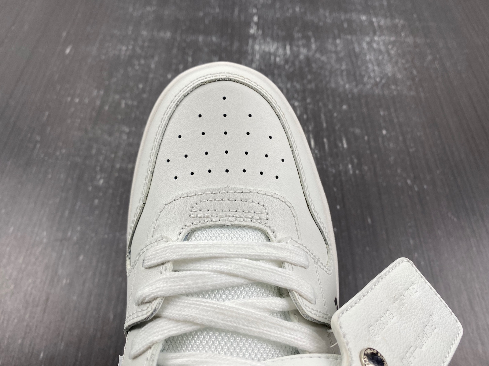 Off-White c/o Virgil Abloh