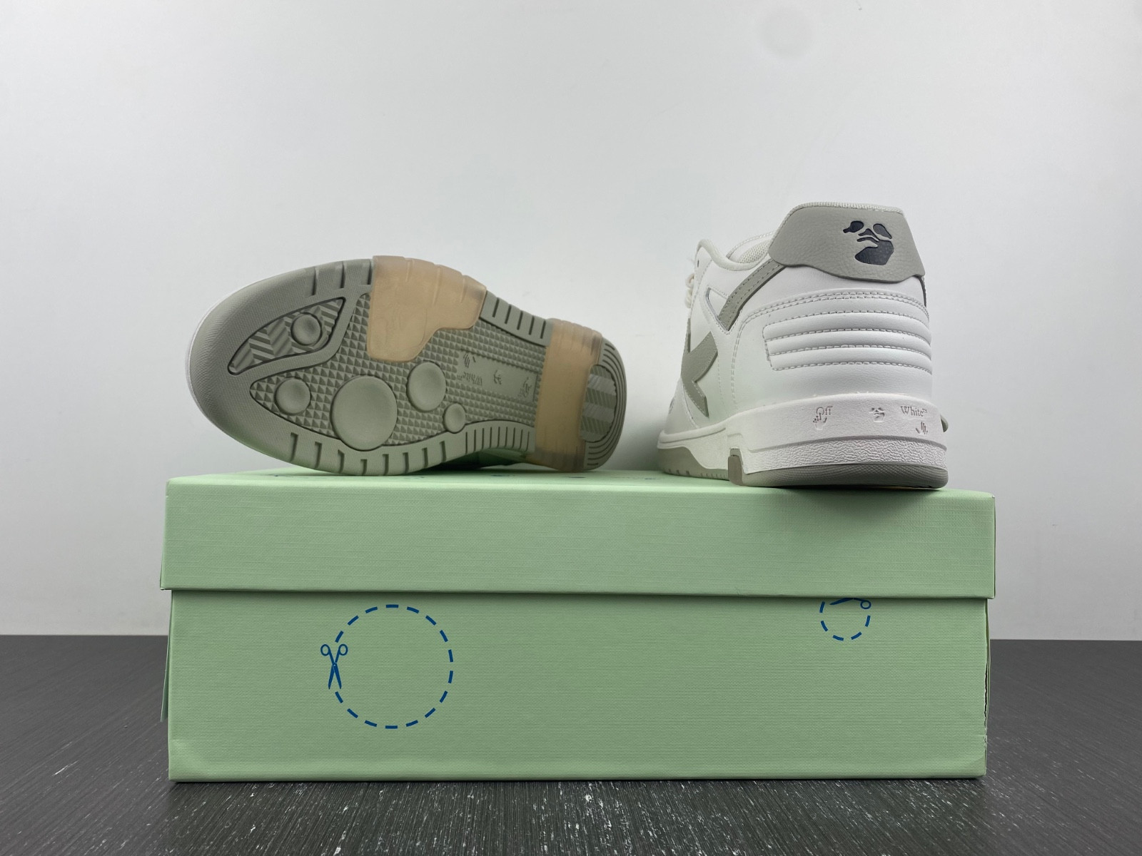 Off-White c/o Virgil Abloh