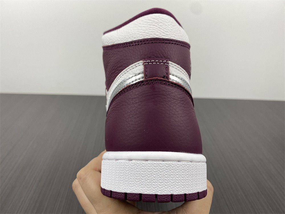 AIR JORDAN 1 RETRO HIGH OG “BORDEAUX” 555088-611