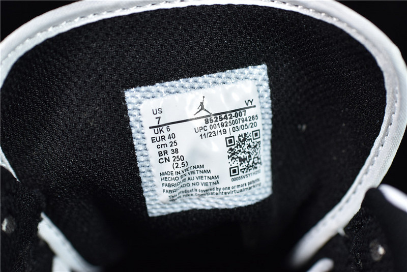 Air Jordan 1 Mid AJ1 852542-007