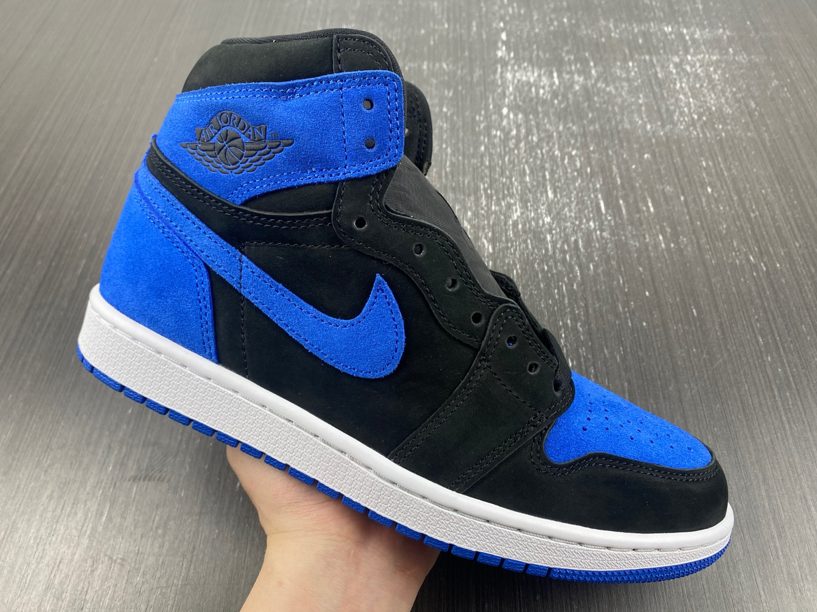 Air Jordan 1 Royal Suede DZ5485-042