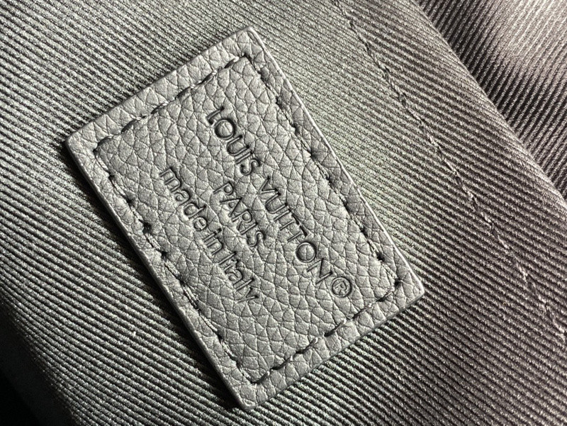 Louis Vuitton messenger