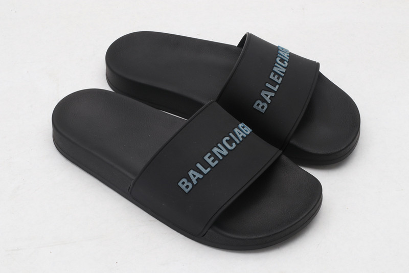 Ba*len*cia*ga black slides