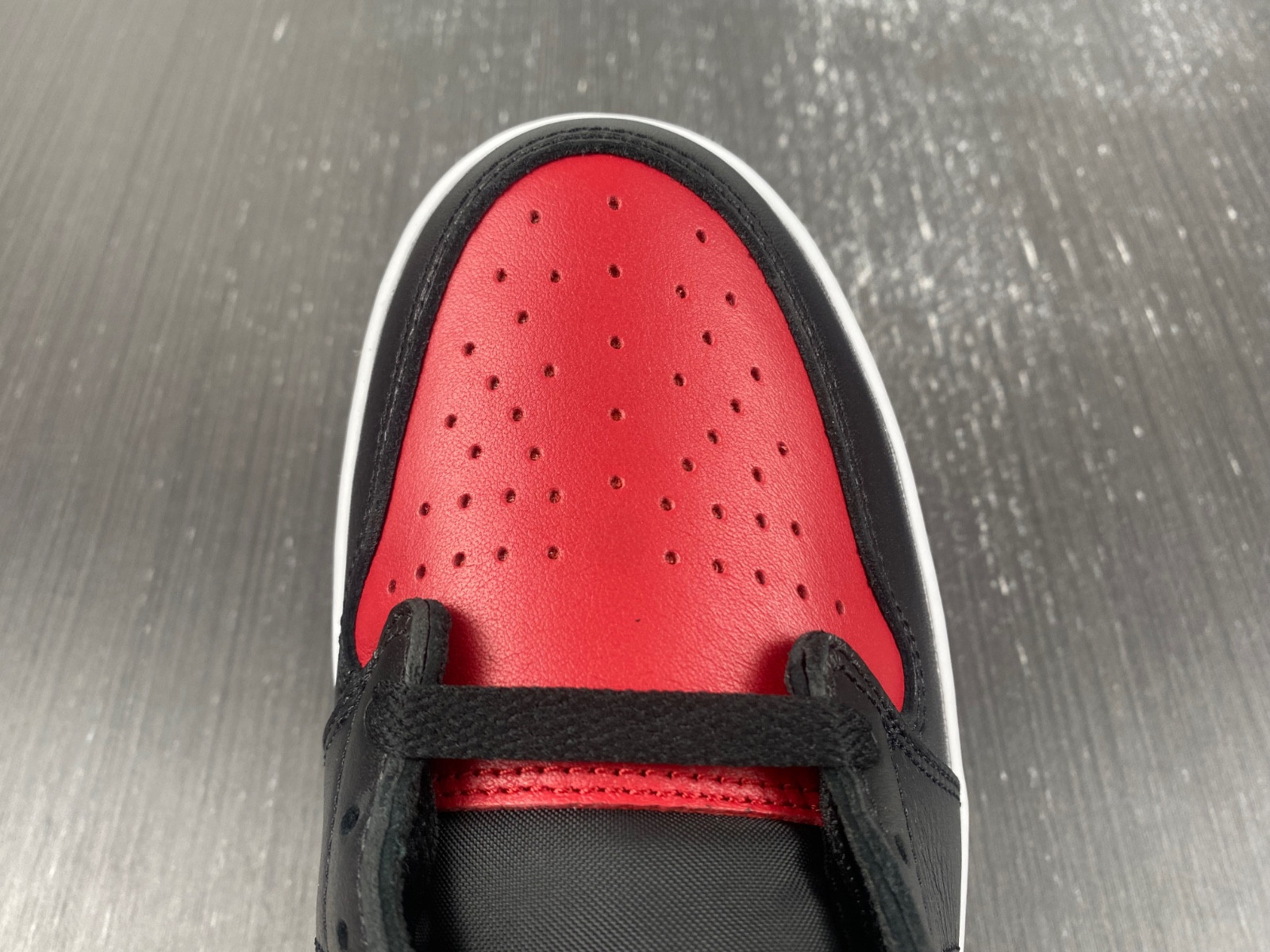 Air Jordan 1 Low OG UNC to Chicago CZ0775-046