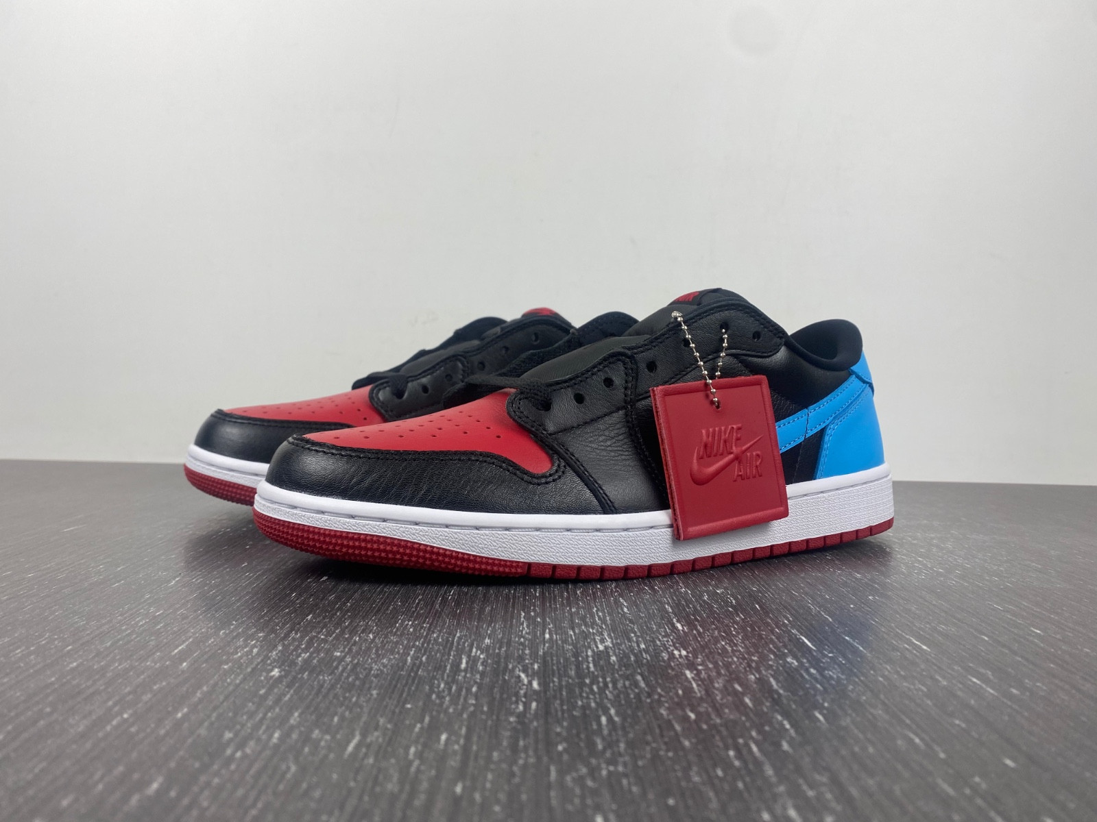Air Jordan 1 Low OG UNC to Chicago CZ0775-046