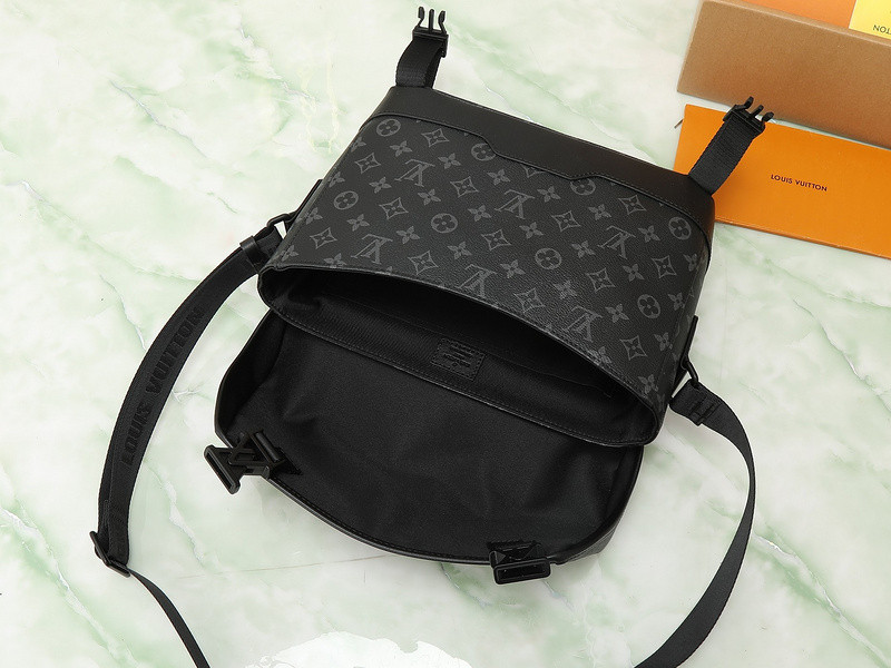 Louis Vuitton Messenger Voyager PM G65