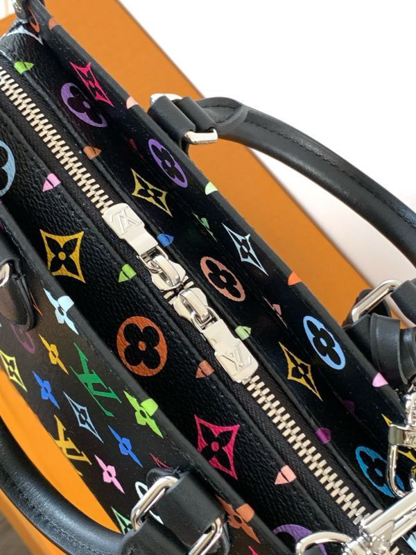 LOUIS VUITTON ONTHEGO East West