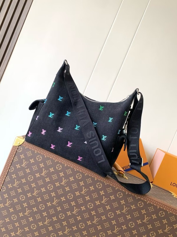 Louis Vuitton Hobo Cargo