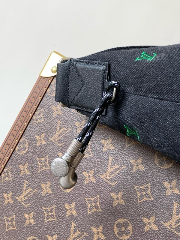 Louis Vuitton Hobo Cargo