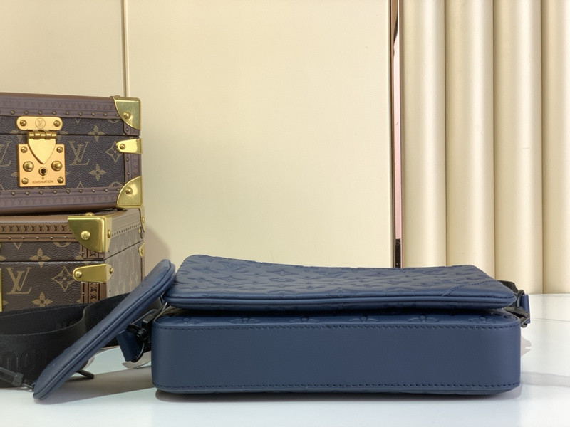 Louis Vuitton Trio Jm messenger ( BLUE)