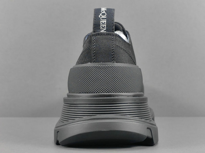 ALEXANDER MCQUEEN SNEAKER