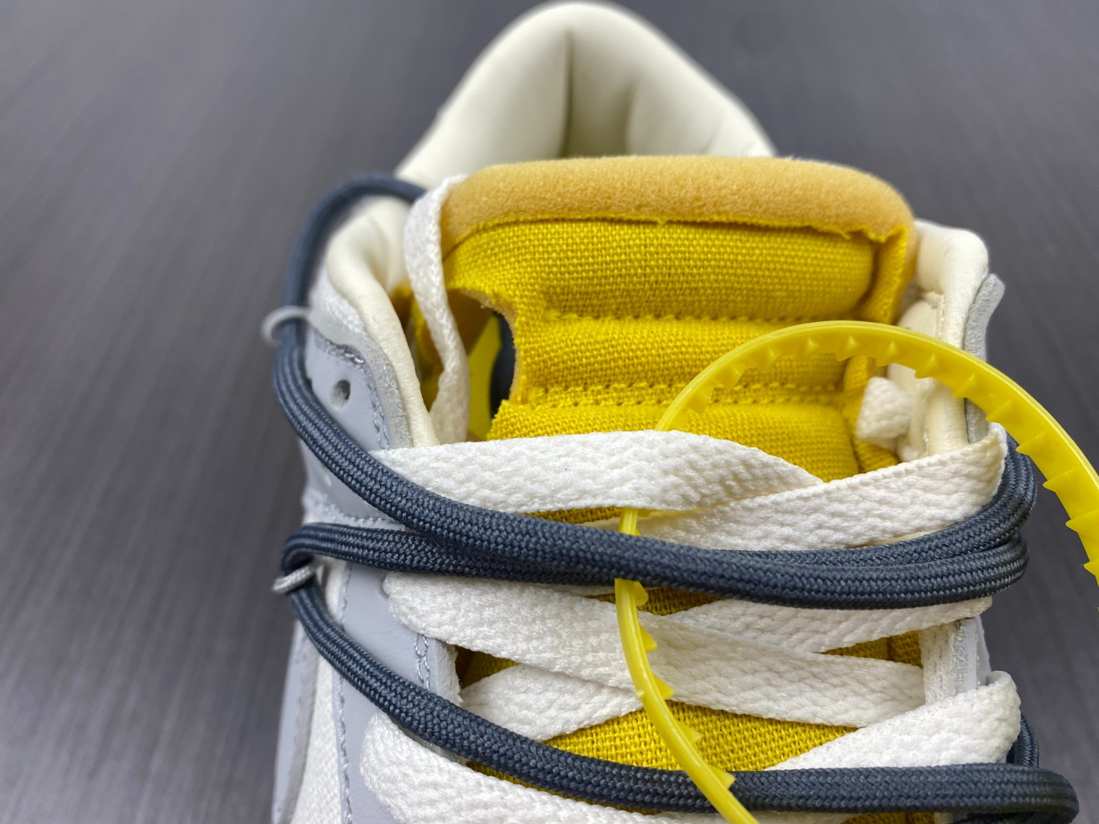 NIKE DUNK LOW OW LOT 41 OF 50 DM1602-105