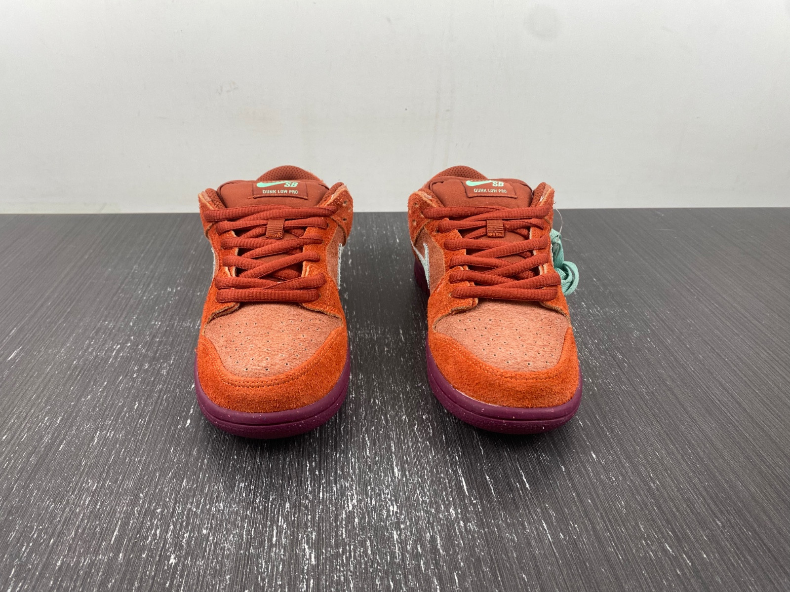 Nike SB Dunk Low "Mystic Red" DV5429-601