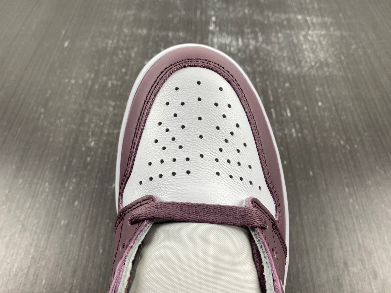 Air Jordan 1 High OG "Mauve" DZ5485-105