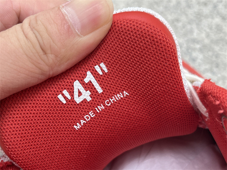 Off-White c/o Virgil Abloh