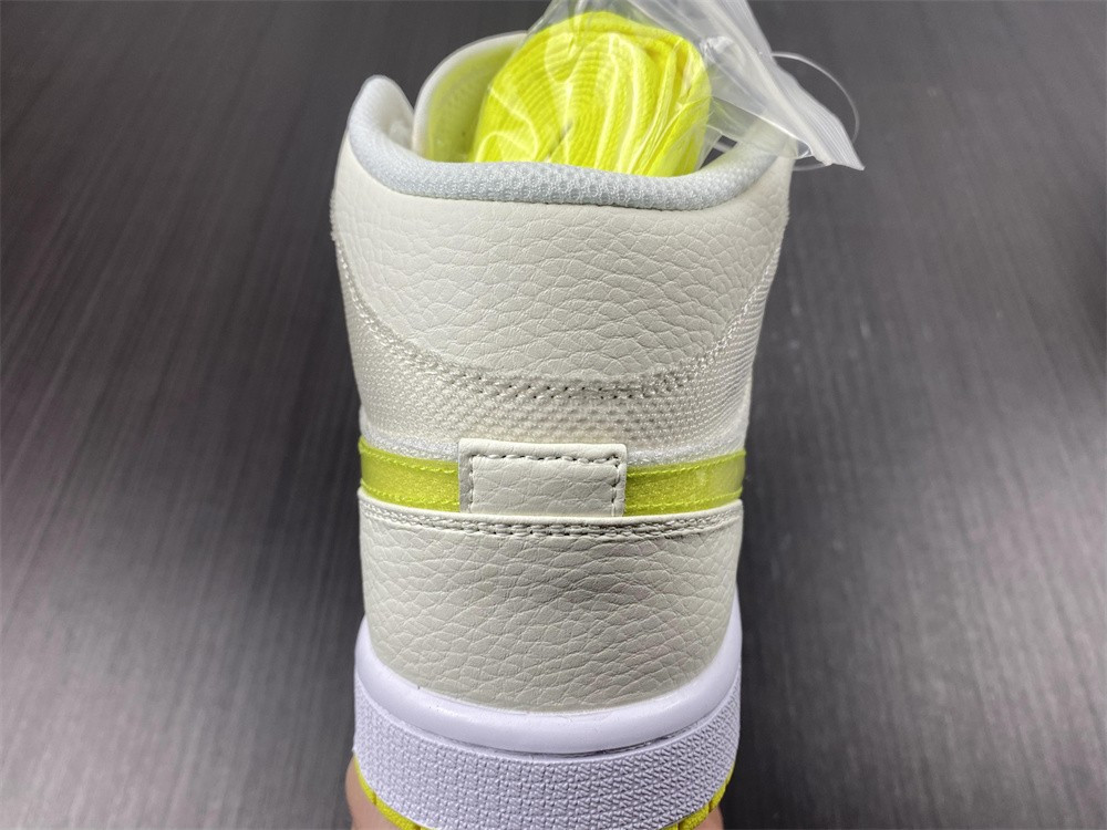 AIR JORDAN 1 MID SE VOLTAGE YELLOW DB2822-107