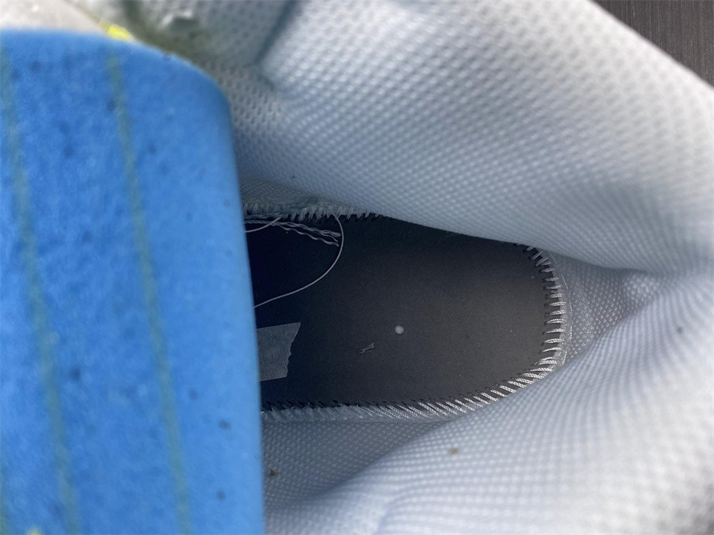 AIR JORDAN 1 MID SE VOLTAGE YELLOW DB2822-107