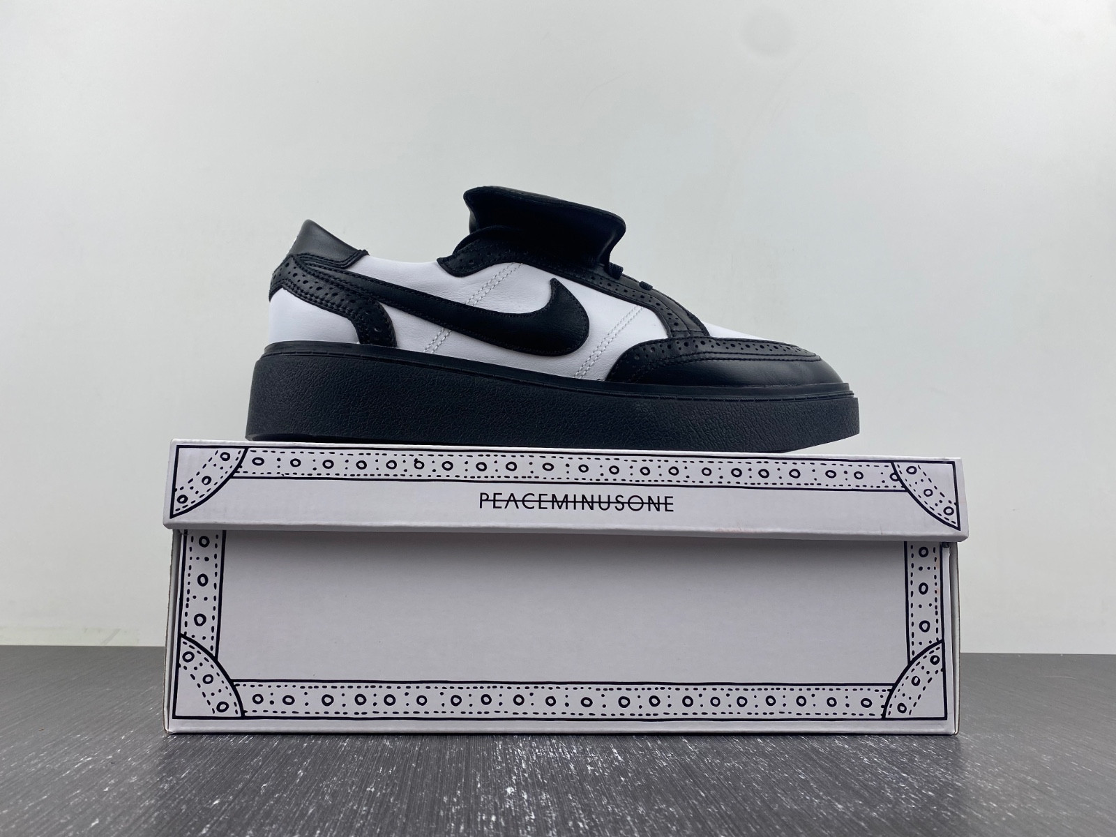 G-Dragon x Nike Kwondo 1 "Panda" DH2482-101