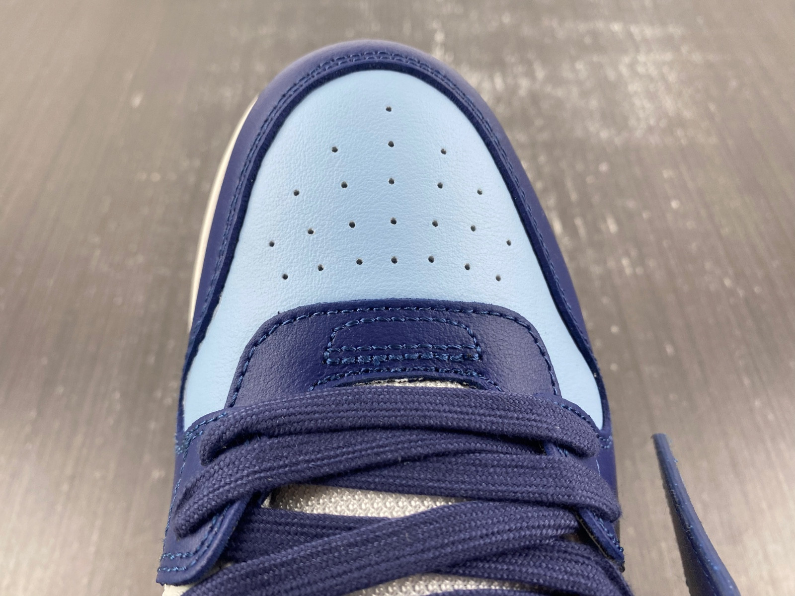 Off-White c/o Virgil Abloh