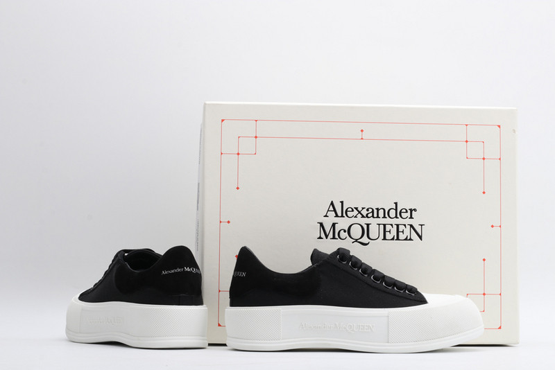 ALEXANDER MCQUEEN SNEAKER