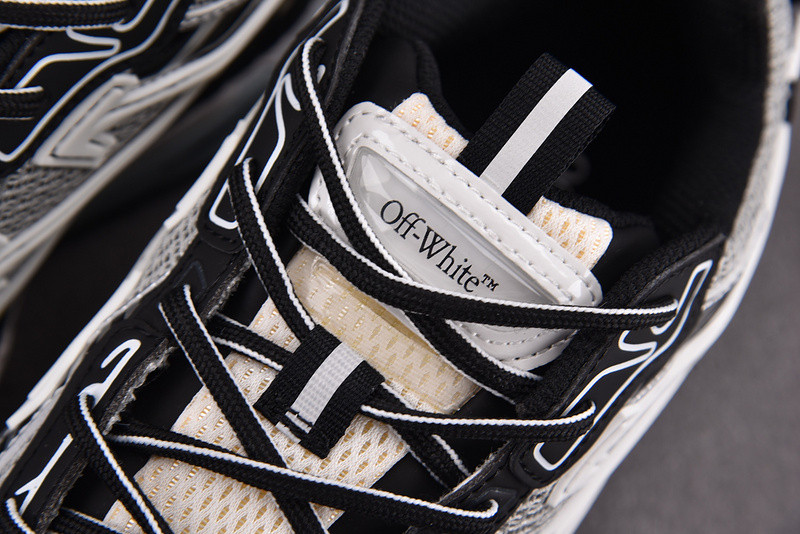 Off-White c/o Virgil Abloh