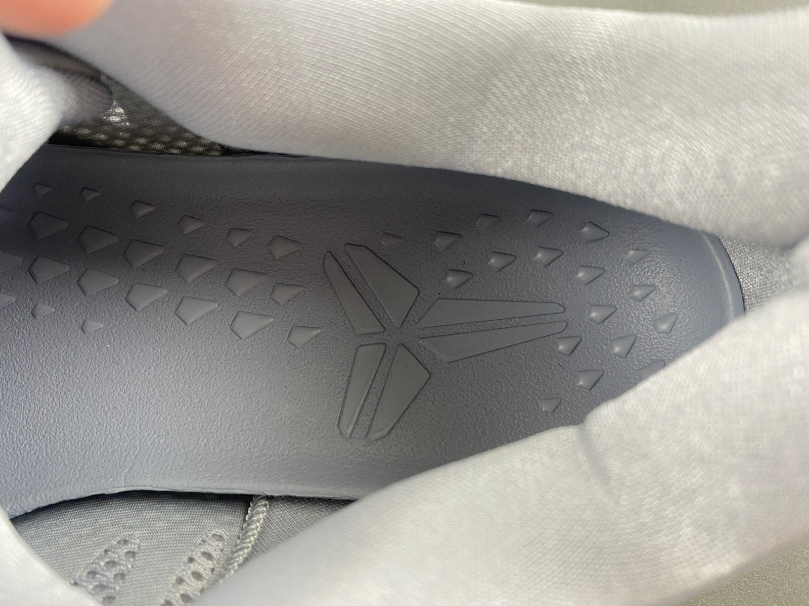 NIKE KOBE 8 PROTRO “WOLF GREY” HF9550-002