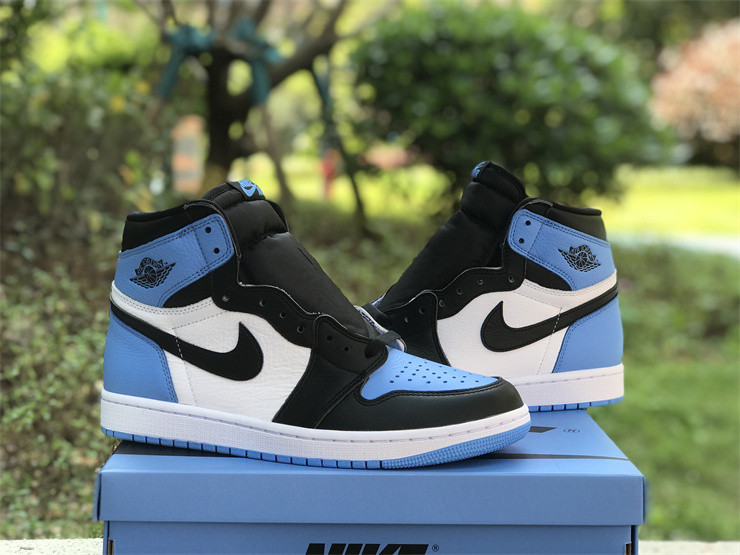Air Jordan 1 High OG University Blue DZ5485-400