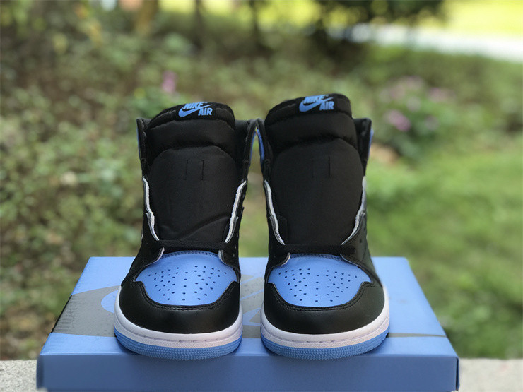 Air Jordan 1 High OG University Blue DZ5485-400