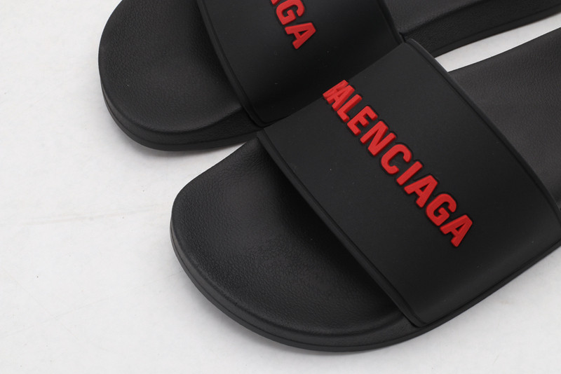Ba*len*cia*ga black slides