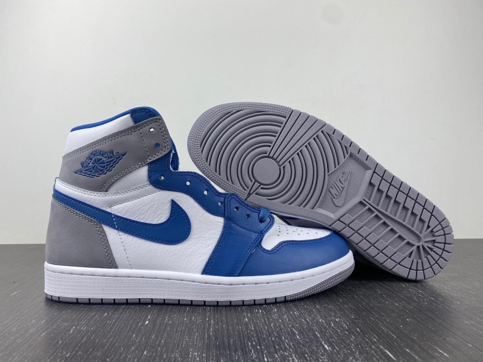 AIR JORDAN 1 RETRO HIGH OG "TRUE BLUE" DZ5485-410