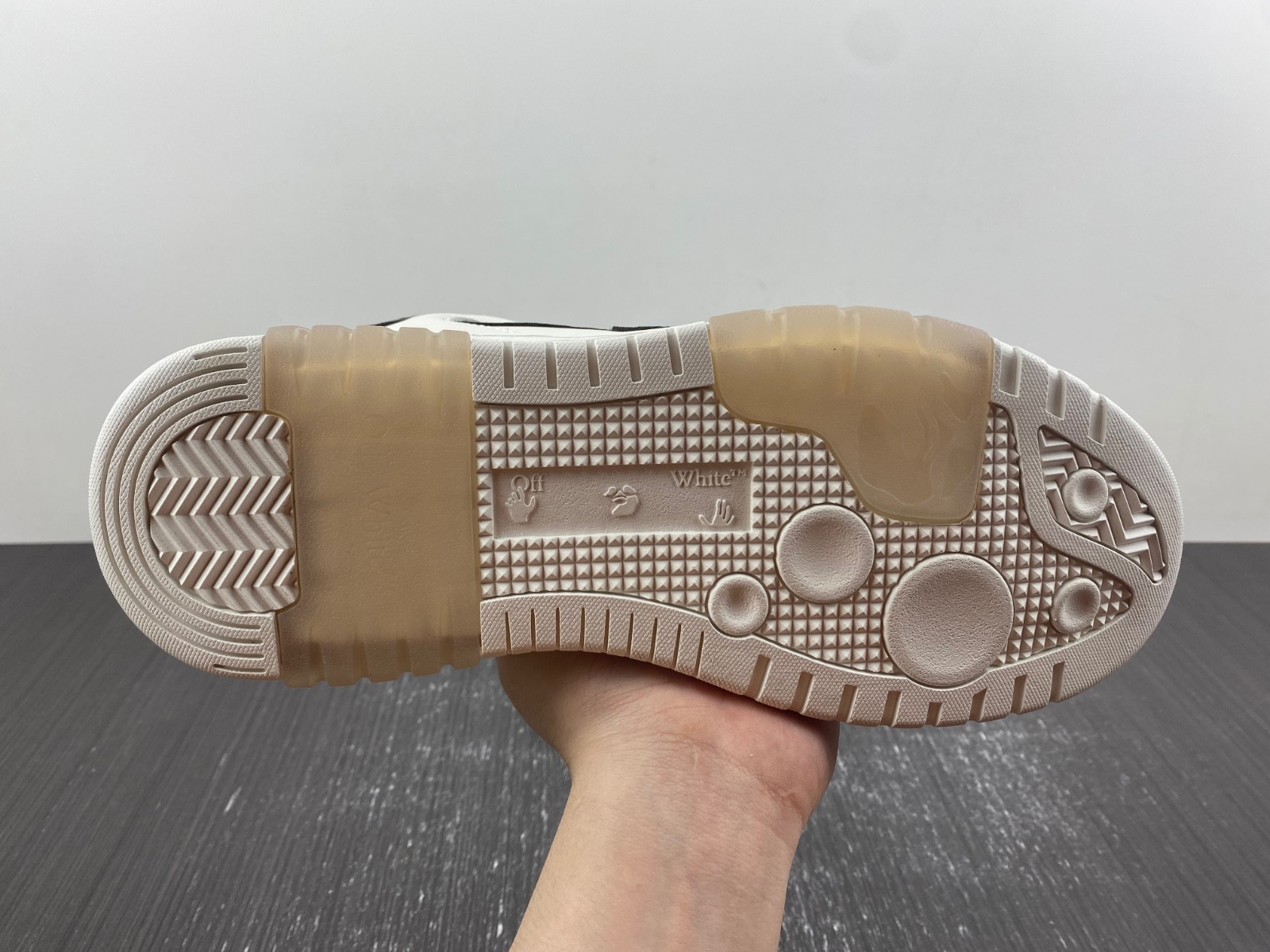 Off-White c/o Virgil Abloh