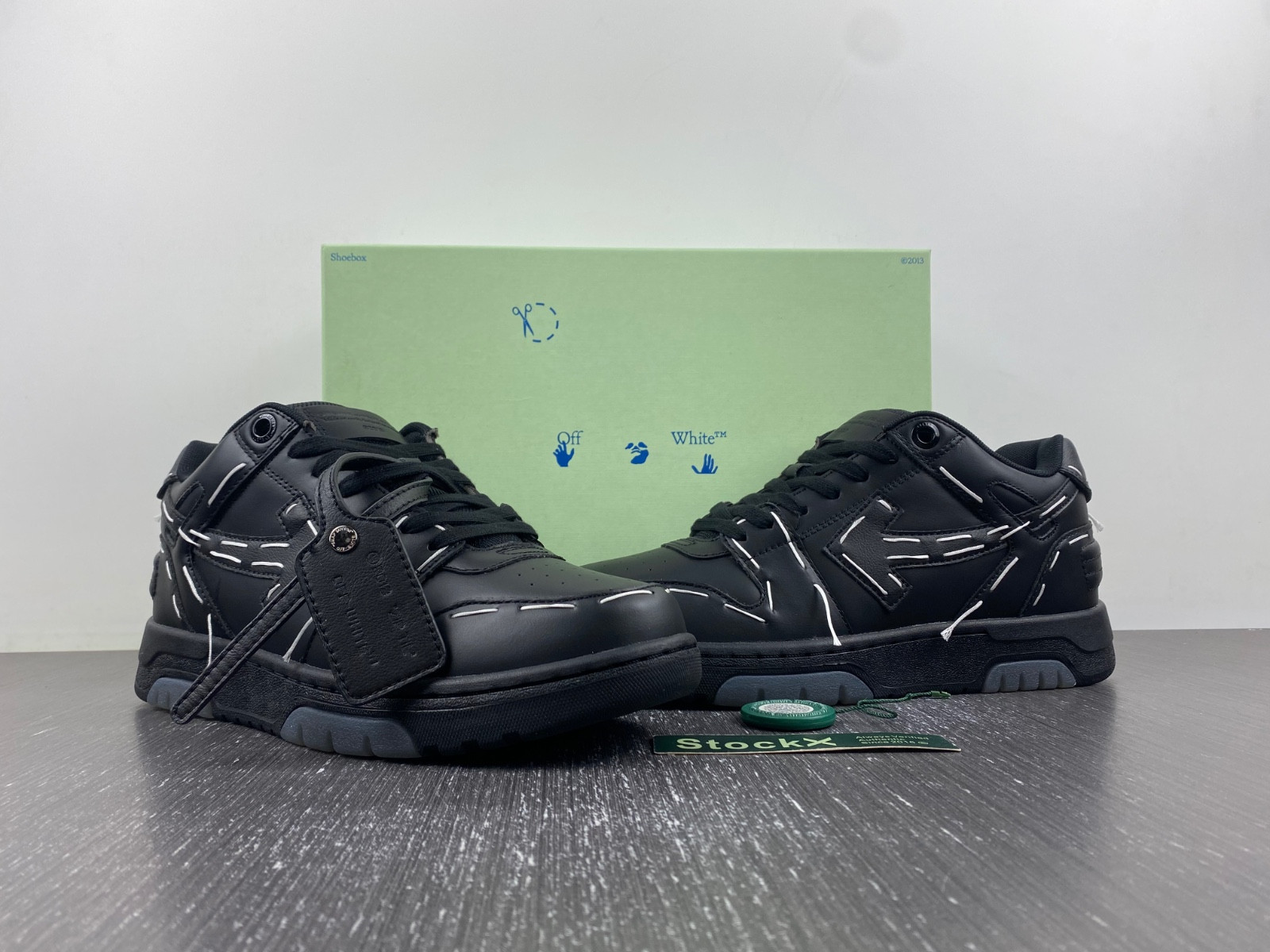 Off-White c/o Virgil Abloh