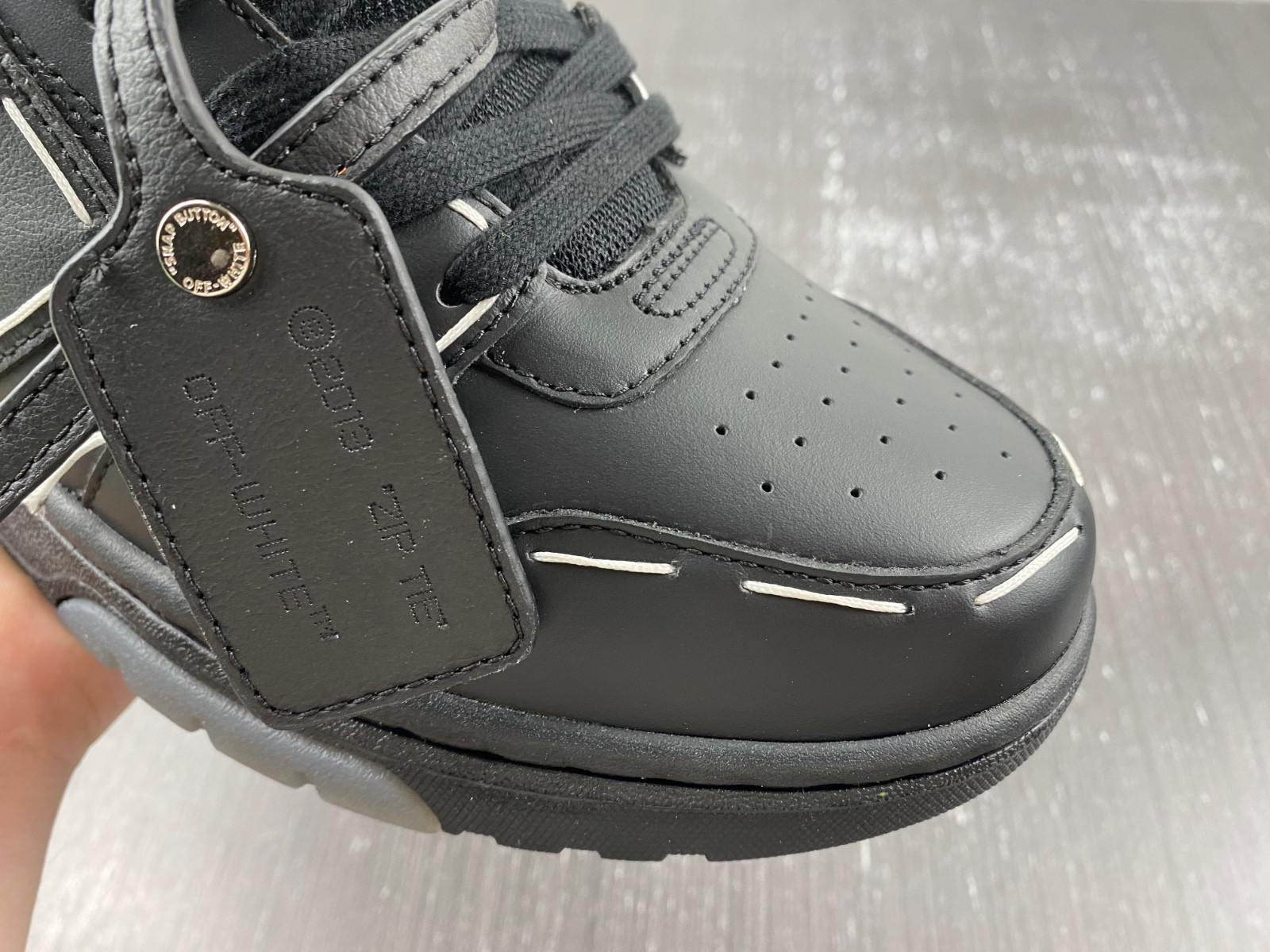 Off-White c/o Virgil Abloh