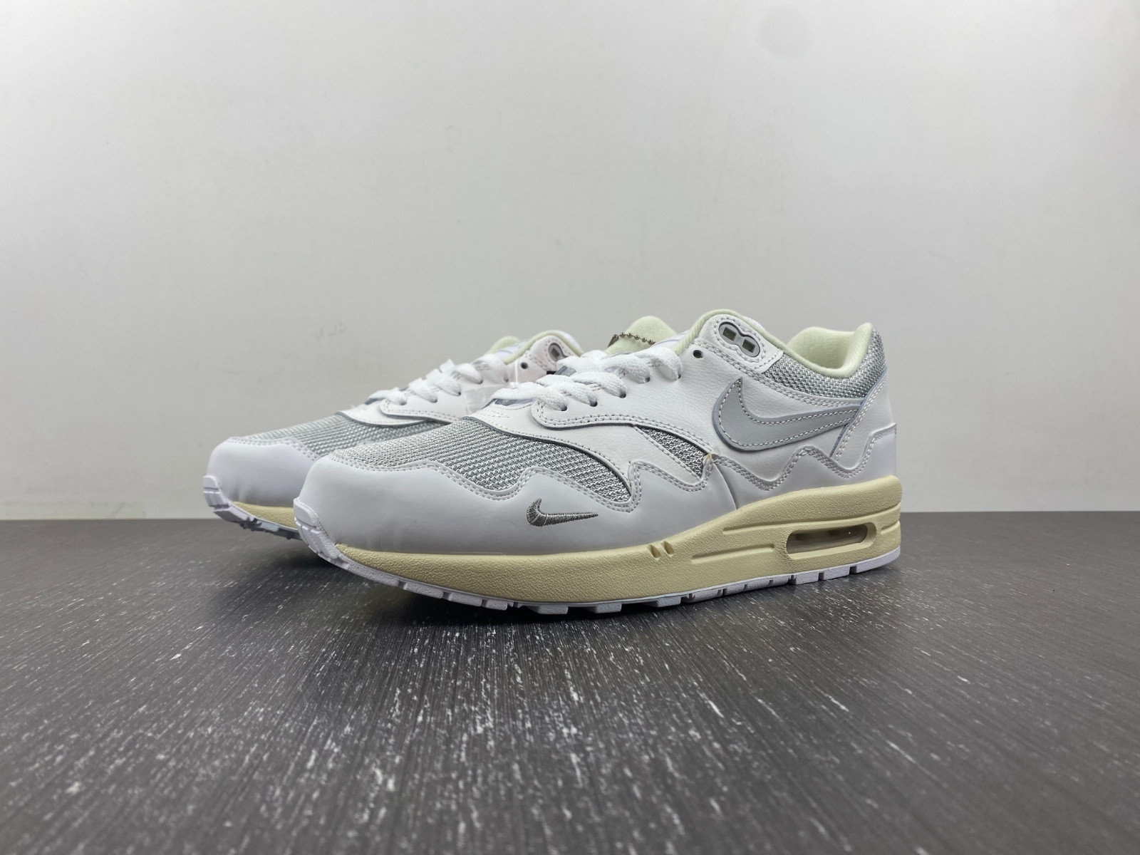 Patta Nike Air Max 1 White Silver DQ0299-100