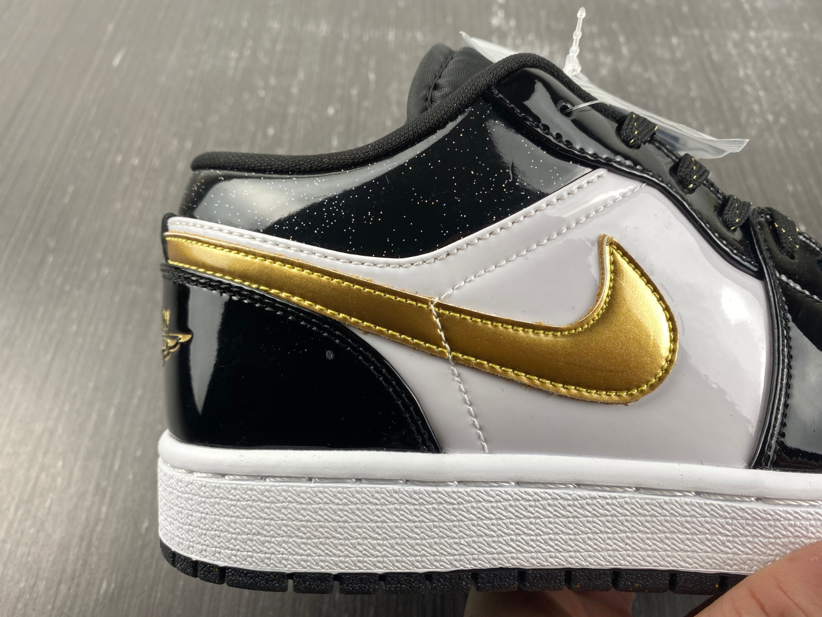 Jordan 1 Low SE Gold Toe (GS) - DR6970-071