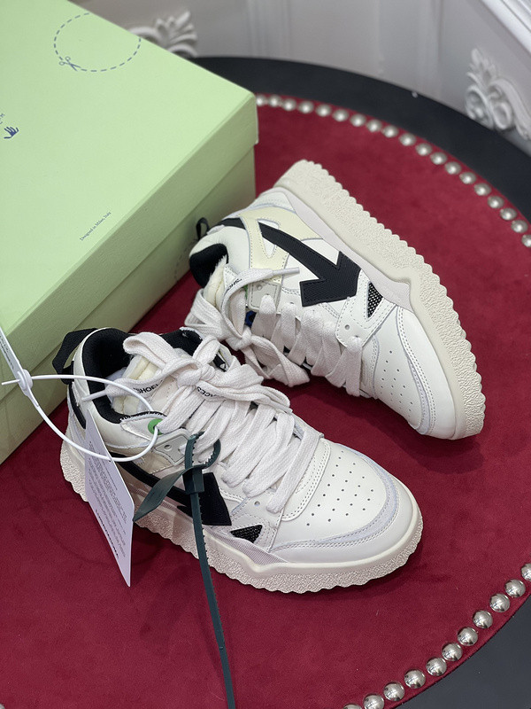 Off-White c/o Virgil Abloh